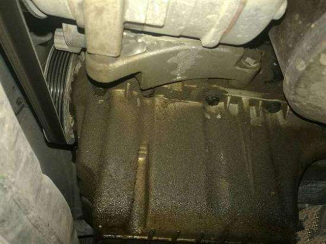 都說(shuō)發(fā)動(dòng)機(jī)漏油，具體發(fā)動(dòng)機(jī)哪個(gè)部位能漏油？